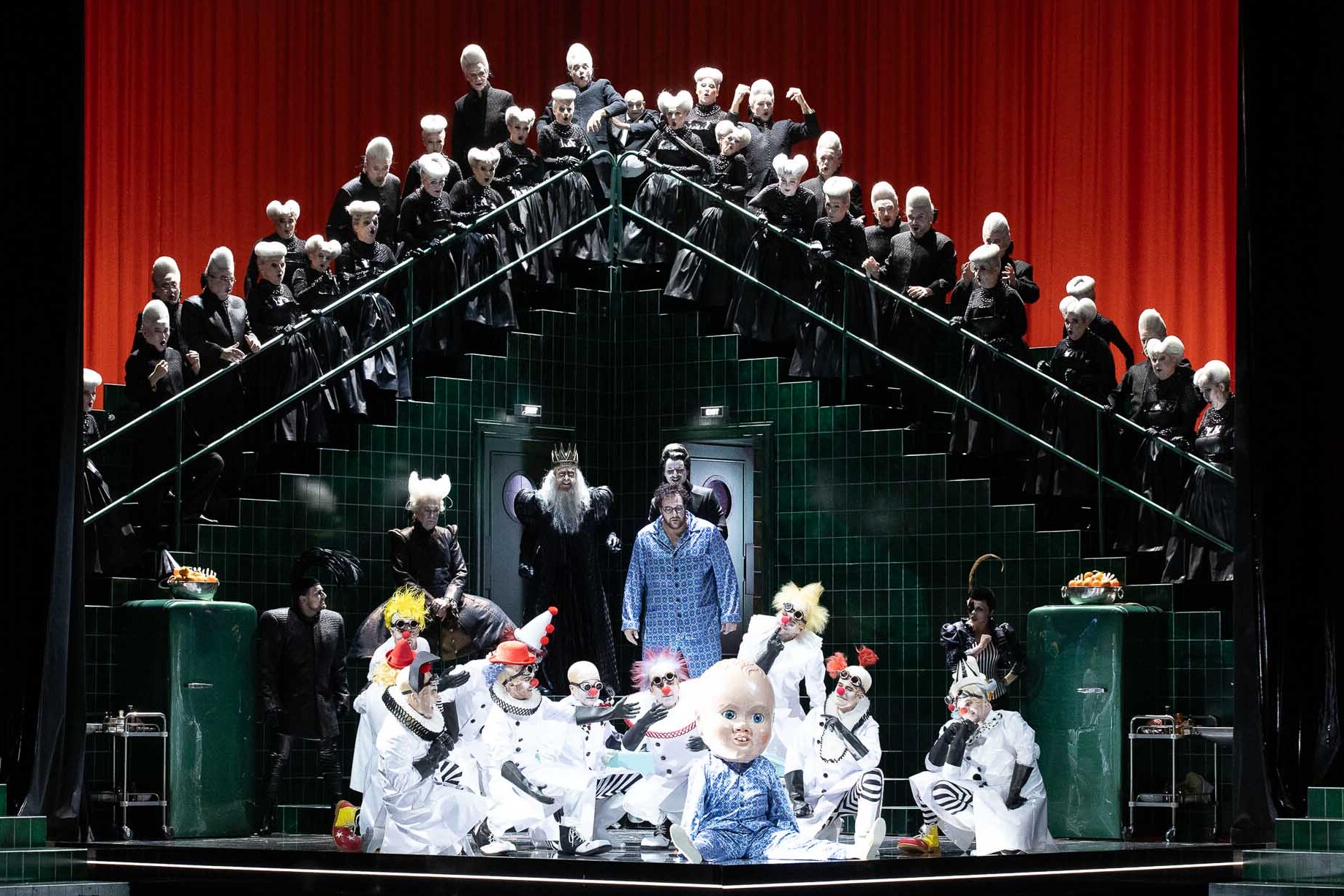 „Die Liebe zu den drei Orangen“ © Semperoper Dresden/David Baltzer Szenenfoto „Die Liebe zu den drei Orangen“