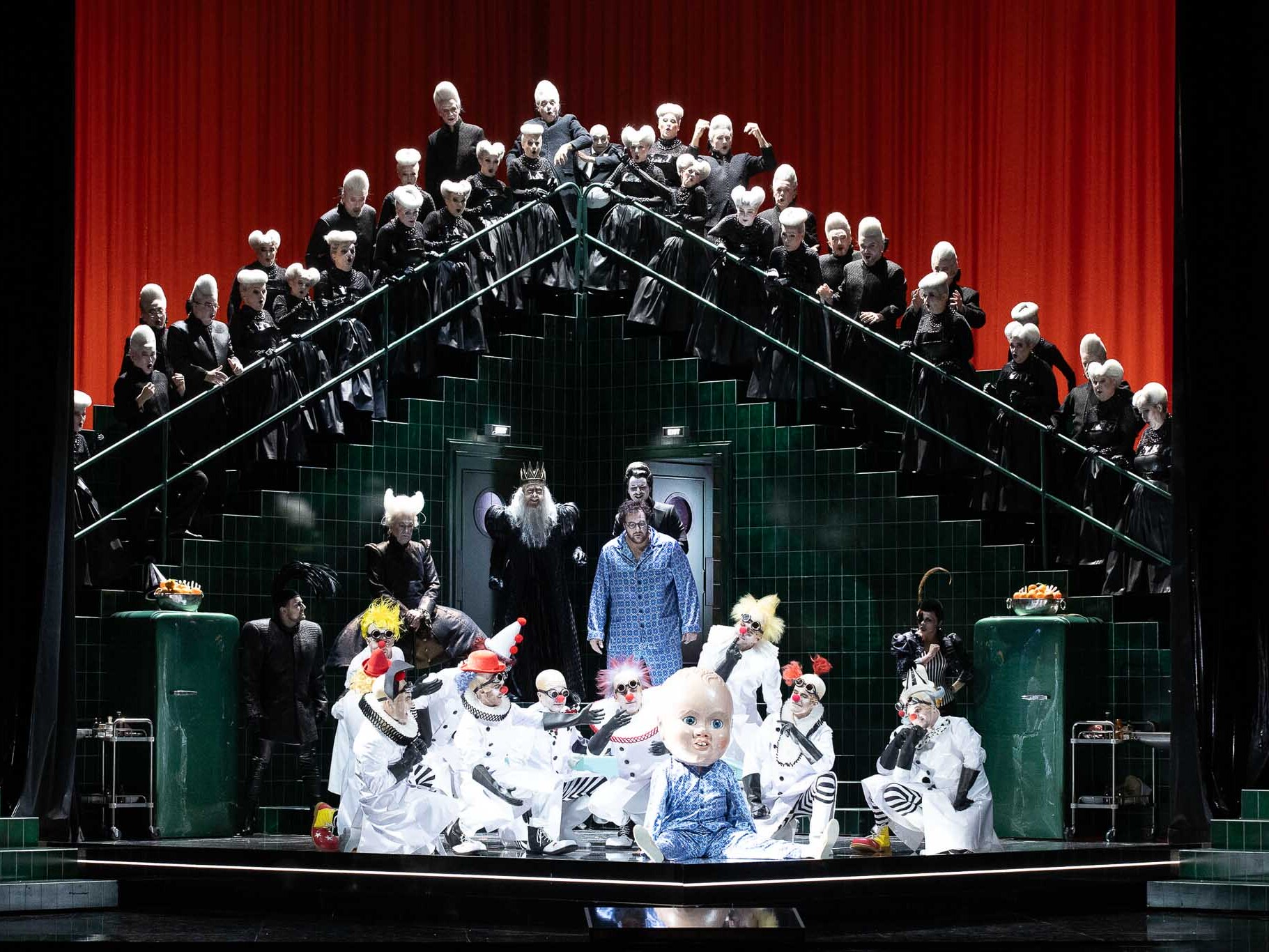 „Die Liebe zu den drei Orangen“ © Semperoper Dresden/David Baltzer Szenenfoto „Die Liebe zu den drei Orangen“
