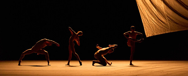 „November“ © Semperoper Dresden/Admill Kuyler Szenenbild „November“