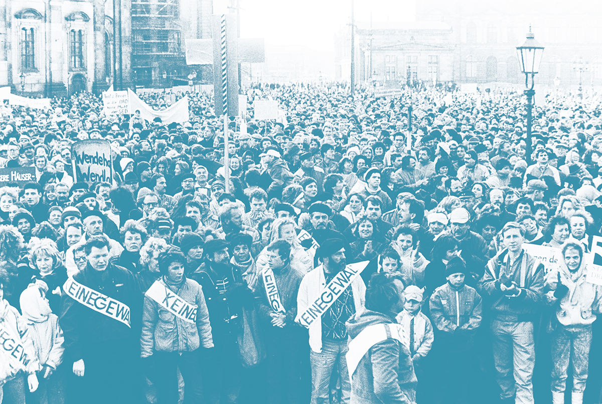 Demonstration auf dem Theaterplatz in Dresden 1989